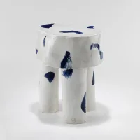 <a href="https://www.galeriegosserez.com/artistes/salomon-celine.html">Céline Salomon</a> - Owen - Tabouret Blanc & Bleu